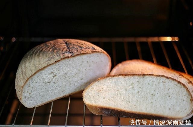 它是欧洲人的主食面包之一,只需2种材料就能做,健康美味有嚼劲
