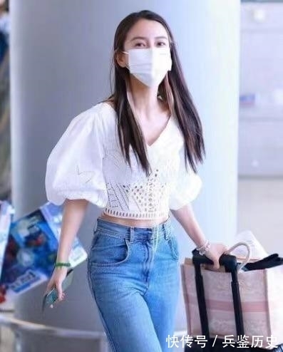 女团成员|Baby真懂往“嫩”了去打扮,发色挑染穿露脐装,还以为女团成员呢