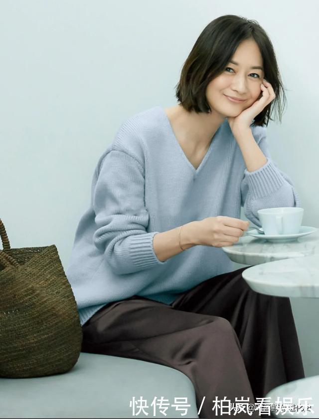 这位日本“大妈”凭穿搭上热搜!简单日常,50岁穿出30岁感觉