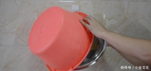 卫生间|卫生间放2根尼龙扎带，真是厉害了，一年能省不少钱，涨知识了