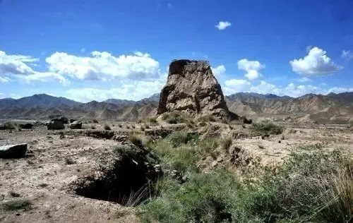  热水墓群|“九层妖塔”原型古墓惊现：1000余件文物，500余件金银玉器，87匹汗血宝马