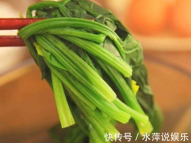 葡萄干|女人来“大姨妈”时，尽量多吃4种食物，排出污血，子宫更健康