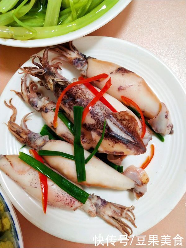 鱿鱼膏|满肚子膏的鱿鱼