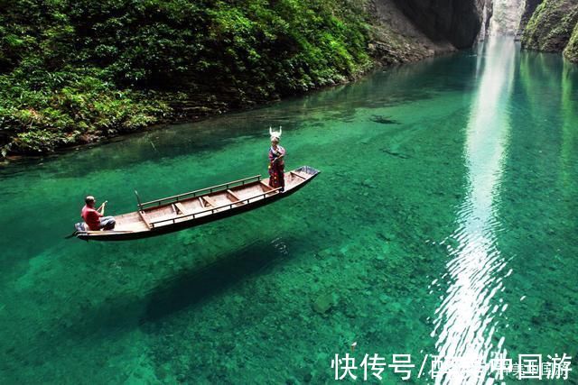 屏山峡谷|探访屏山峡谷，四周峭壁悬空，溪流环绕，还可感受悬浮船的奇妙