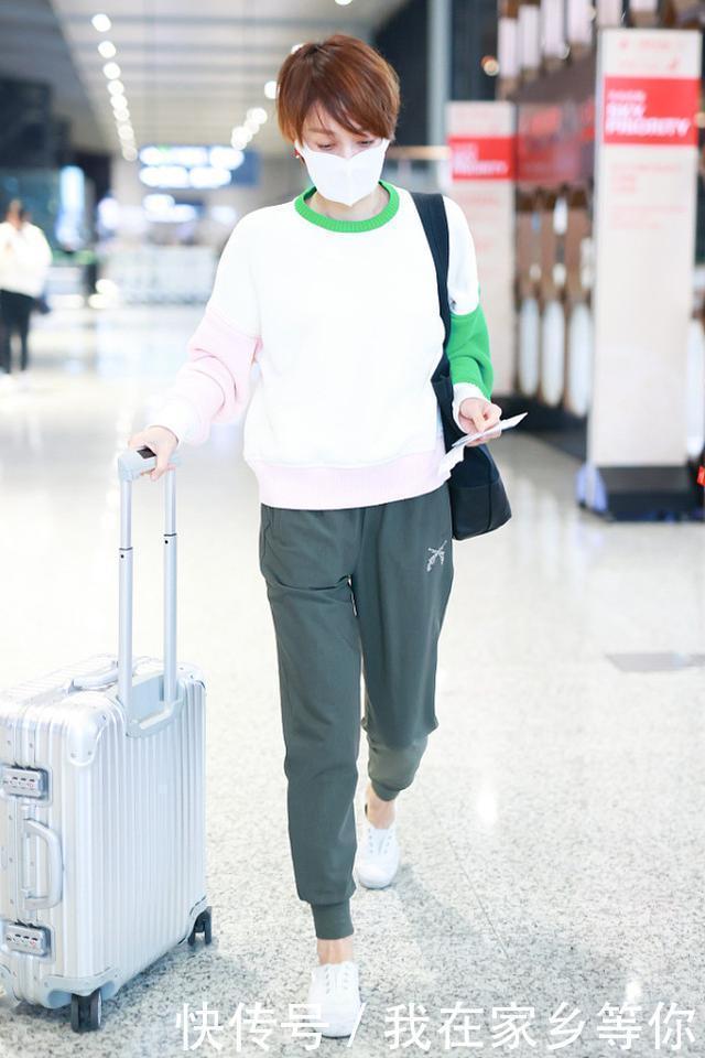 上衣|长发的马伊琍有点显普通,穿白上衣配白裤,模样减龄年轻感十足