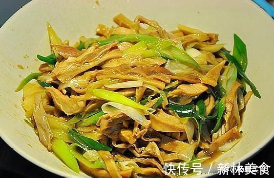 爆炒猪肚又老又柴?大厨透漏:掌握3个小技巧,猪肚又脆又入味!