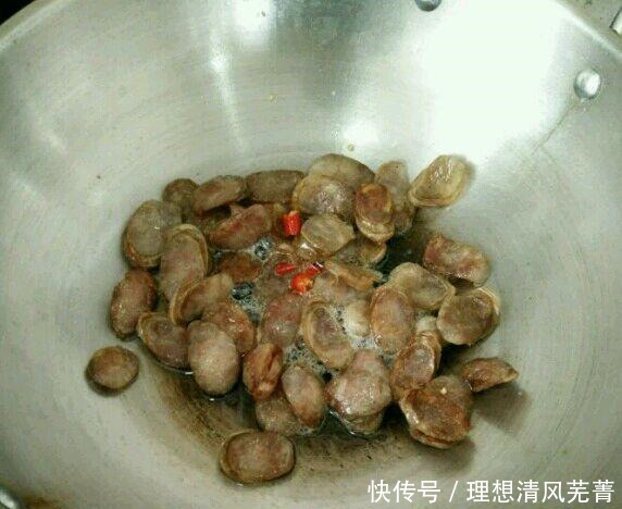 颜色|炒蒜薹时,直接炒是不对的,多加1步,炒好的蒜薹颜色翠绿味道好