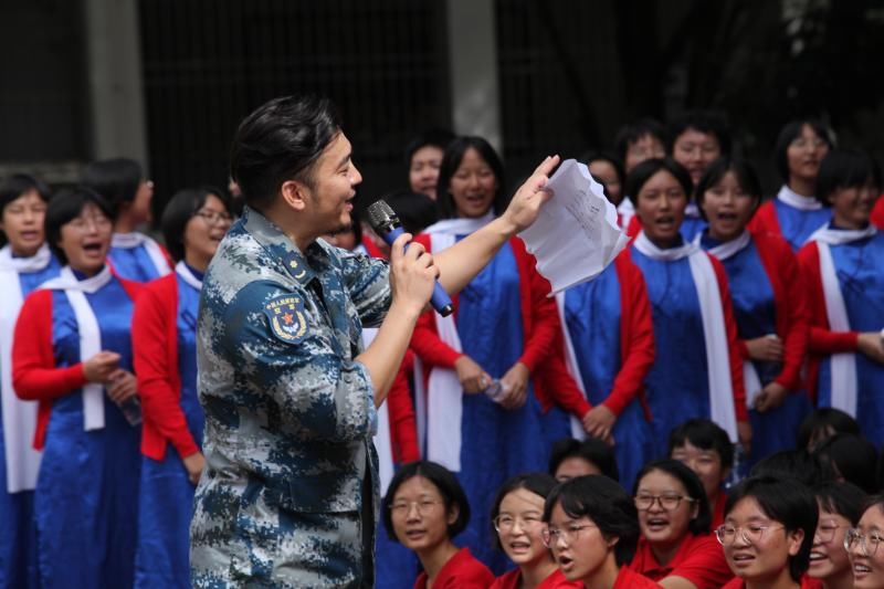 孙少兰#一堂生动的艺术教育课 两代“江姐”与张桂梅同唱《红梅赞》
