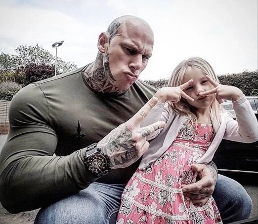 巨无霸|健身界“巨无霸”,身高2米体重300斤,他是比巨石强森还硬