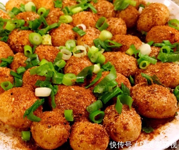 鲜香|土豆新吃法,一蒸一拌,鲜香入味,既当菜又当饭,太解馋了