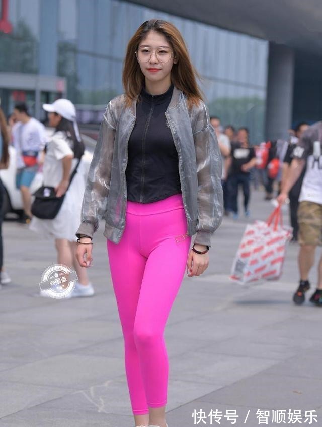 毛衣 选好适合自己的打底裤，少不了休闲裤装的修饰，展现气质！