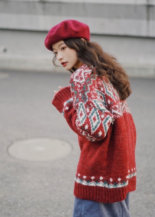 格纹 “针织衫+半裙”才是今冬最火穿搭,简约大方又时髦,照穿准没错