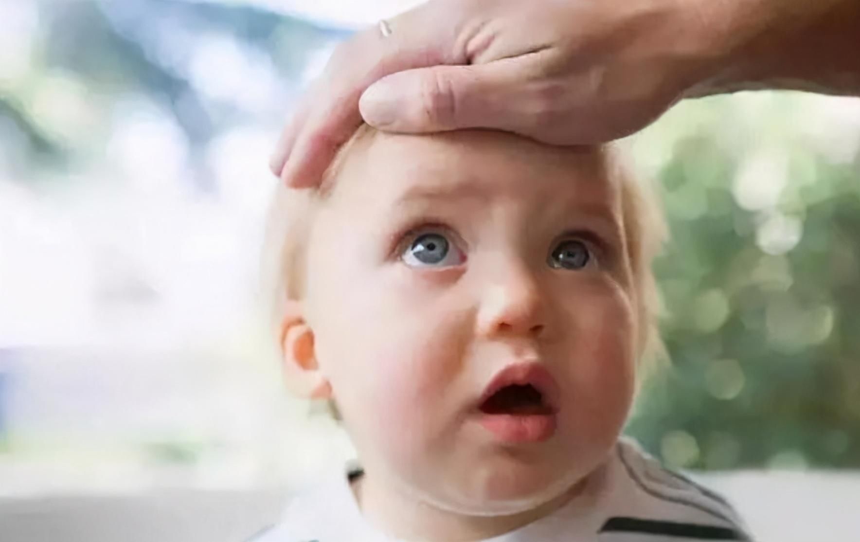 宝宝|宝宝“小脑袋瓜”不能随便摸,会影响孩子智力?囟门真那么脆弱?