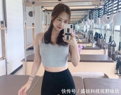 性感|爱穿运动服的模特,钟爱此健身动作,打造性感曲线