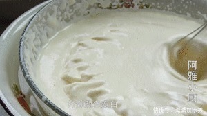 4个鸡蛋，1碗面粉，教你在家自己做老式鸡蛋糕，再也不用买了