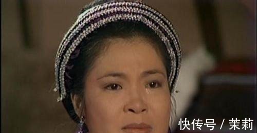 金庸先生|郭靖母亲去世多年,郭靖为啥从来没有去祭拜过她,背后原因很现实!