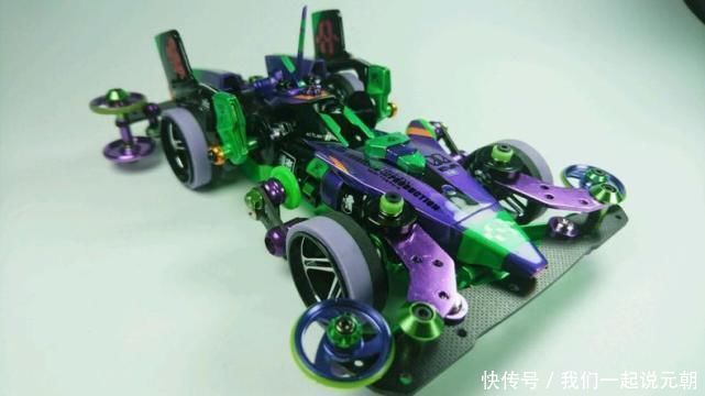 移植|模玩控:没电后跑到“更快”?EVA初号机样式四驱车模型