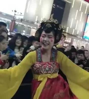 不倒翁小姐姐走红的背后,是西安跨越千年的盛唐底蕴!