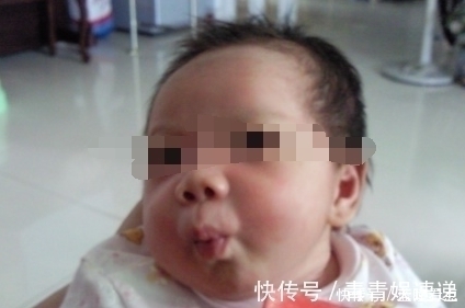 宝宝睡醒后有这种行为,说明大脑袋正在快速运转,宝妈可别打断!