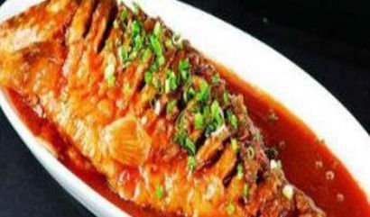 美食精选:蒜椒红烧鲤鱼,干煎带鱼,彩椒牛肉炒蘑菇,干锅花菜