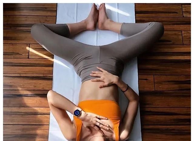 消化系统|仰卧束角式每天躺几分钟，放松身心，打开髋部，好处多多