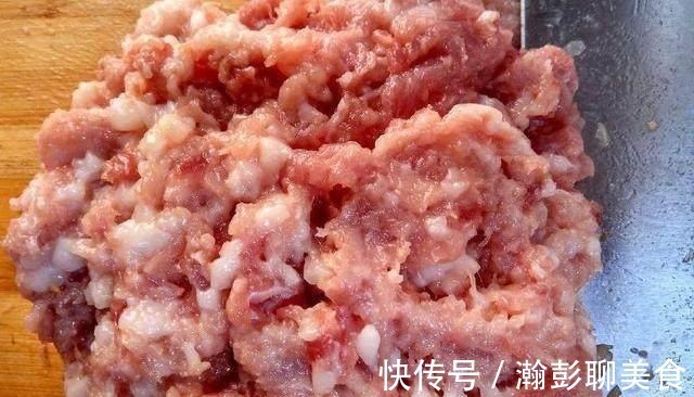 嫂子|拌饺子馅时,先放盐还是油真是一步错步步错,导致不入味腥味重