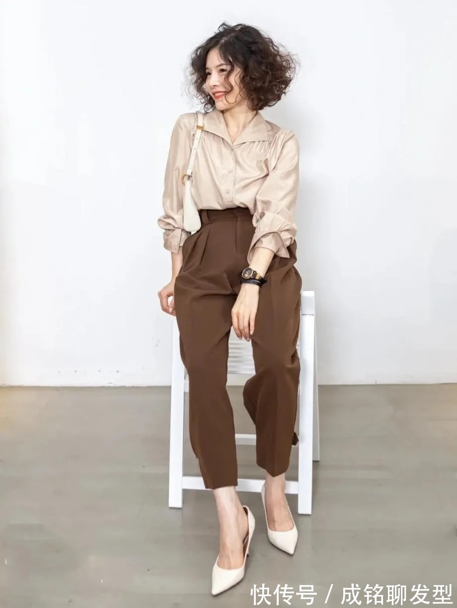 阔腿裤|五六十岁的女人尽量少穿打底裤,这几种裤装搭配,时尚减龄显身材