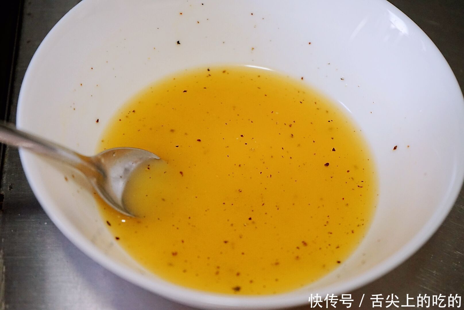 冬季时令菜，属白萝卜最清脆，做成水晶肉丸，香而不腻老少都爱吃