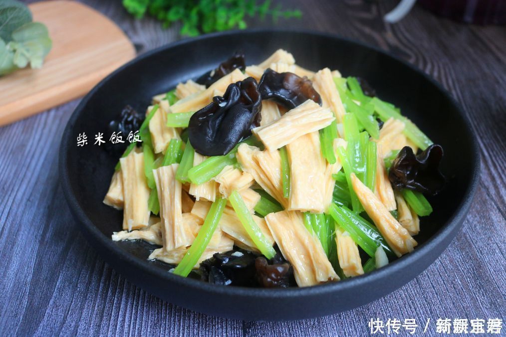 光盘|年后都爱吃素菜?这三种素菜一起炒,美味营养,上桌就光盘