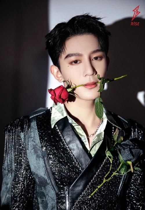 哇唧唧哇本周行程出炉：R1SE全员录制团综，硬糖少女时尚资源满满