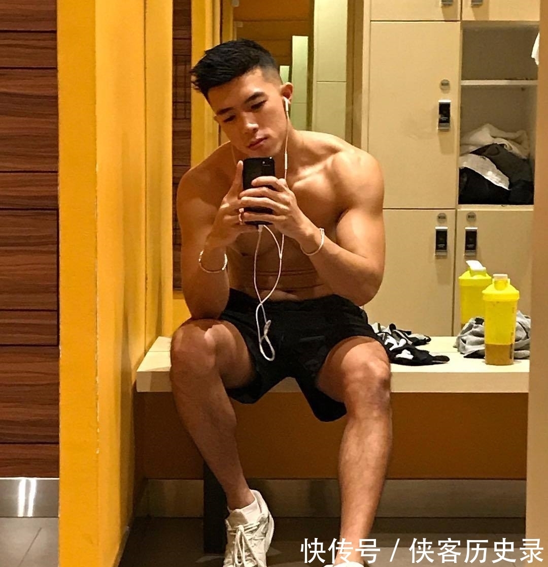 肌肉|爱健身的小鲜肉练就一身精壮的肌肉,立体的人鱼线宛如刀刻!