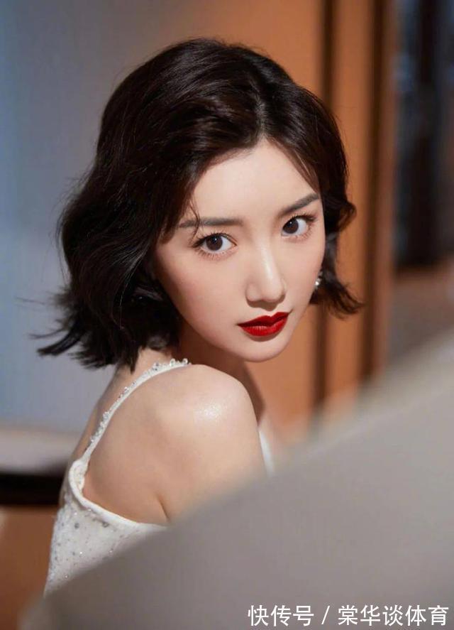 女人|45岁左右的女人,过年别再烫“大妈卷”!试试这3款发型,好看