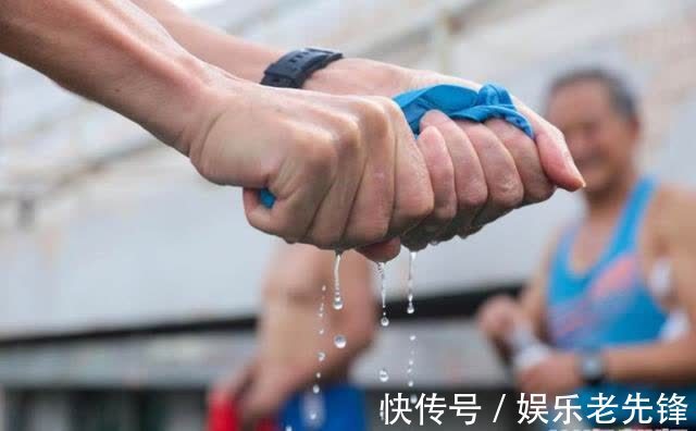 半岛|半岛聚焦丨夏日热练!弘诚体育场日均迎客七千,有人专门开车来运动