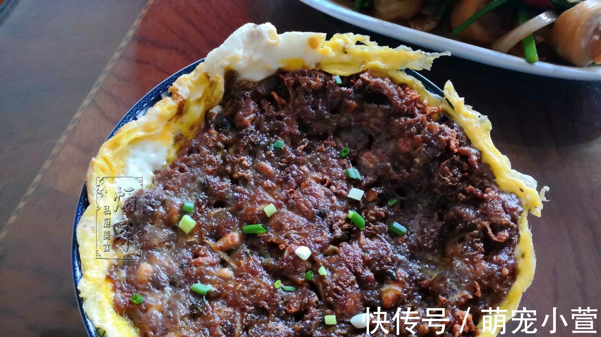 表妹晒待客晚餐,网友:南方人真舍得吃,这餐饭没七八百下不来吧