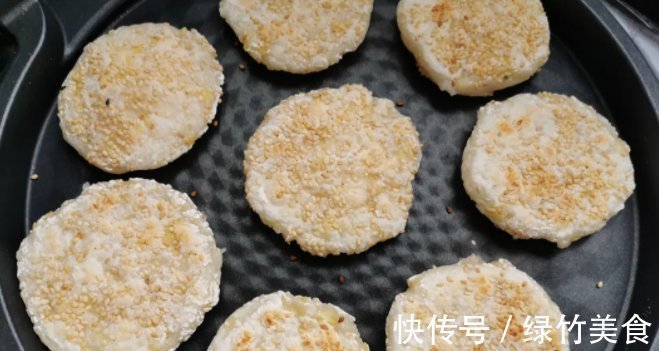 糯米饼|糯米粉最好吃的做法,开水一烫一搅,香甜酥脆,出锅孩子吃美了