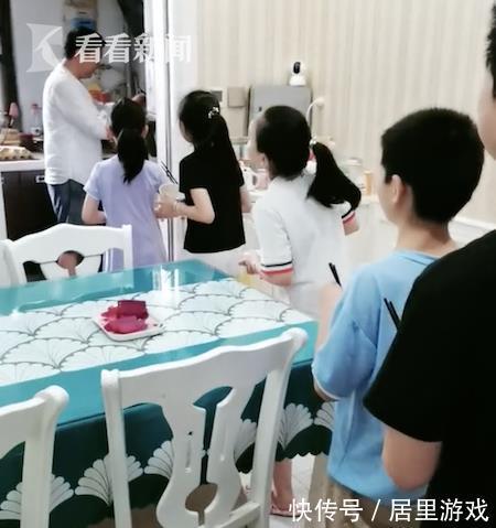 姑姑|姑姑带7个孩子过暑假：打饭排队，客厅打地铺