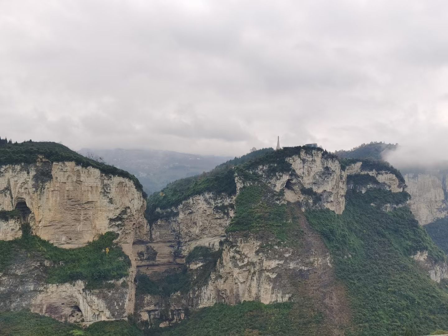 鸡鸣三省大峡谷，入选四川100大最美景观，成为1处旅游佳地