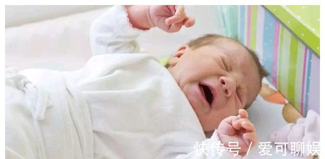 牙胶|宝宝有这8个“烦人小动作”,恭喜妈妈,这是要长牙啦