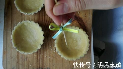 搅拌均匀|这款简单、易操作的苹果派,酸酸甜甜的,全家都喜欢吃