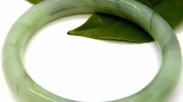 戴玉@大街上那些10元一个的手镯是从哪里来的小贩道出实情