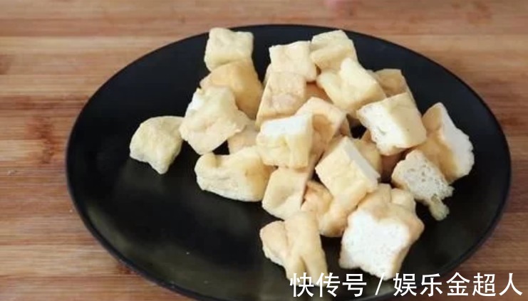 油豆腐|夏天多吃大白菜,教你独特做法,好吃解馋,上桌连汤汁都不剩