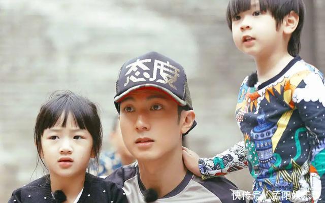 宝妈|“双标爸爸”带娃午睡火了，搂着女儿甜如蜜，儿子：我是捡来的吧