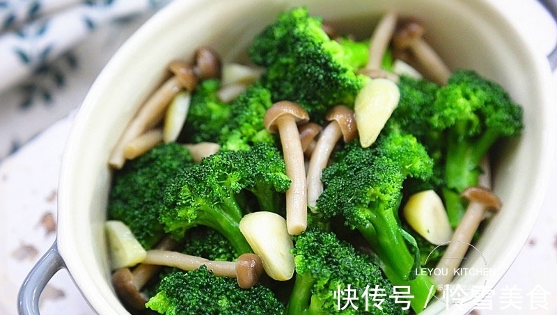 常吃|没怎么调味,却很鲜美的一道菜,热量不高,常吃大肚腩越来越小