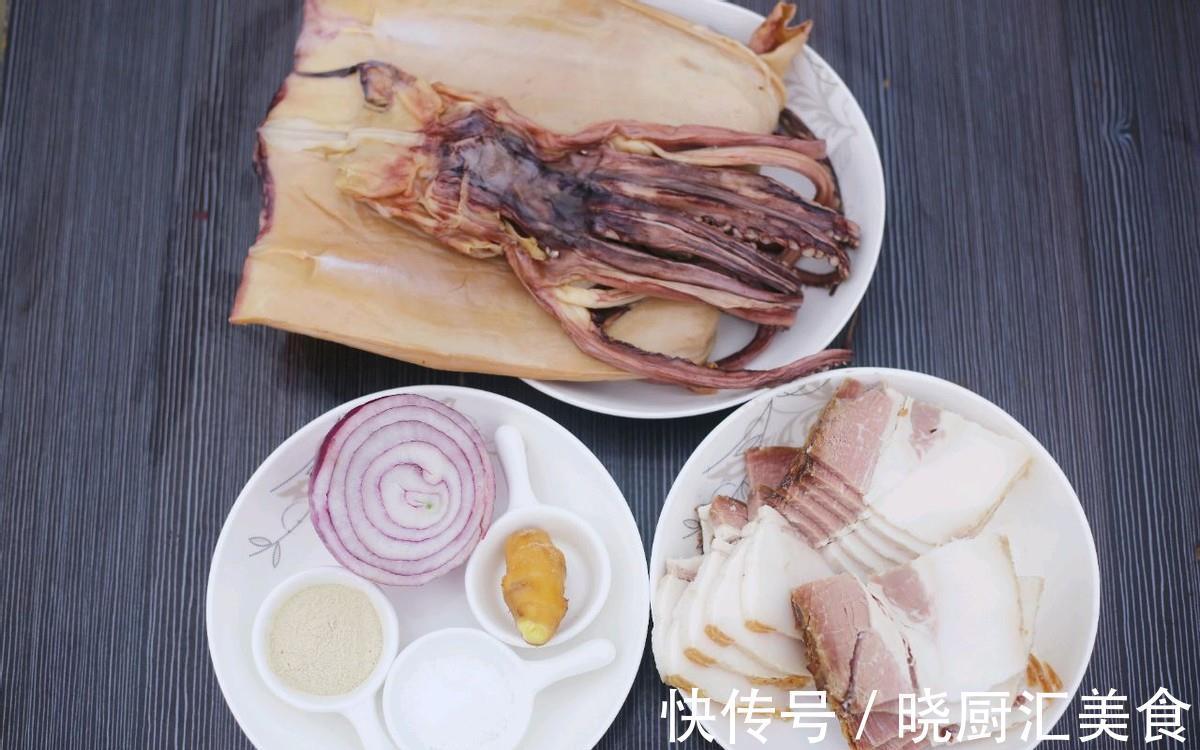 高压锅|鱿鱼和五花肉搭配做成汤，鲜美滋补又好喝，做一锅，全家都能喝