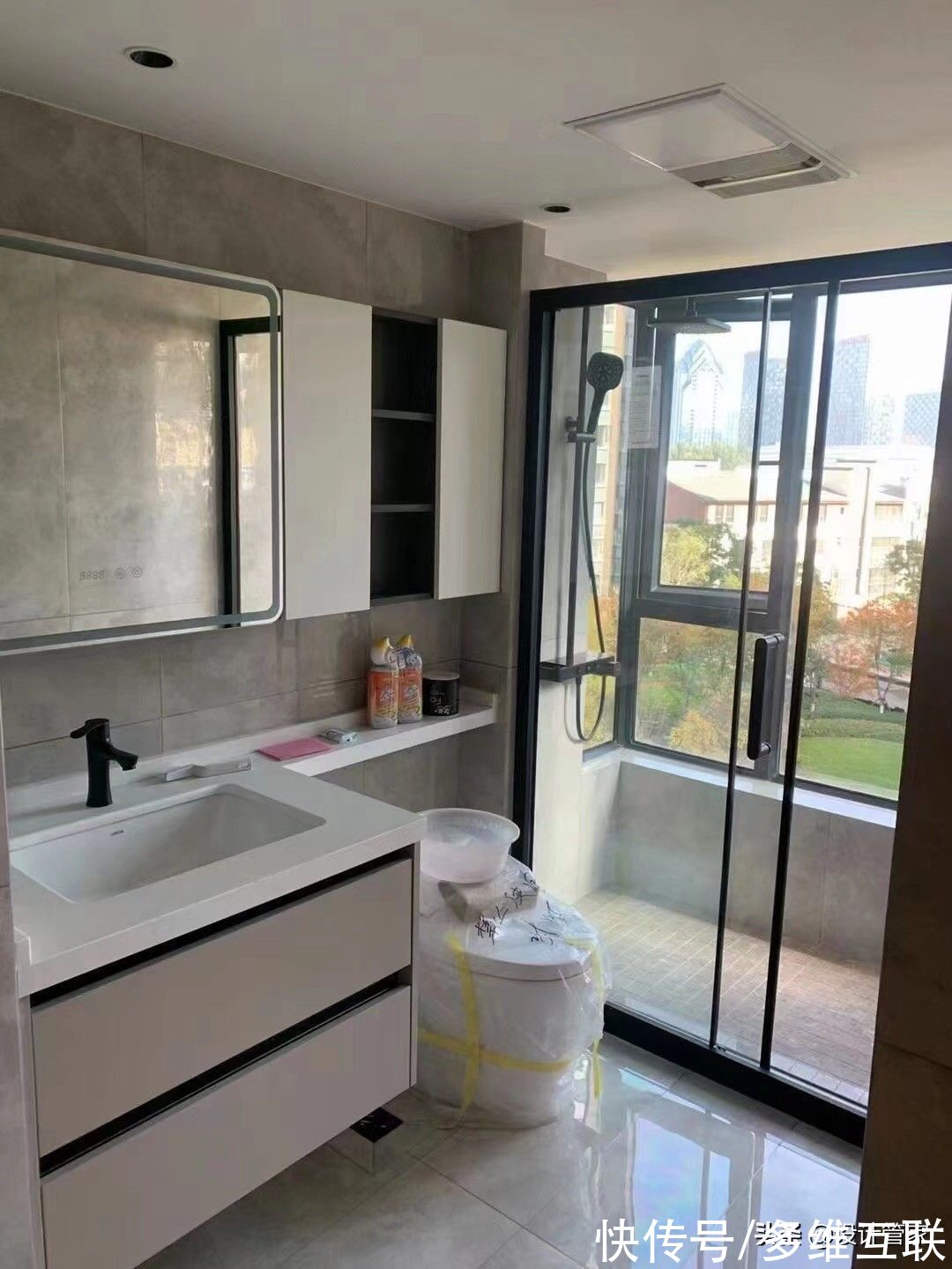 轻奢|126㎡现代轻奢风格装修实景,阳台改成淋浴区,你见过吗