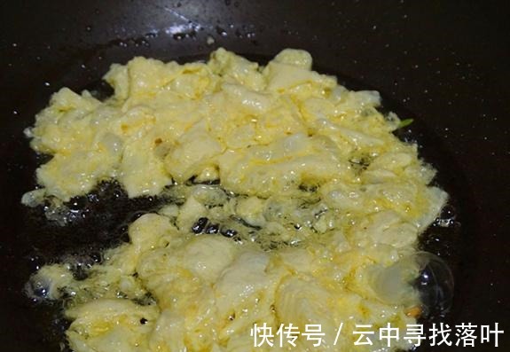 苦瓜|快手简单的家常菜，辣白菜苦瓜炒鸡蛋，美味好吃，炒一炒就做好！