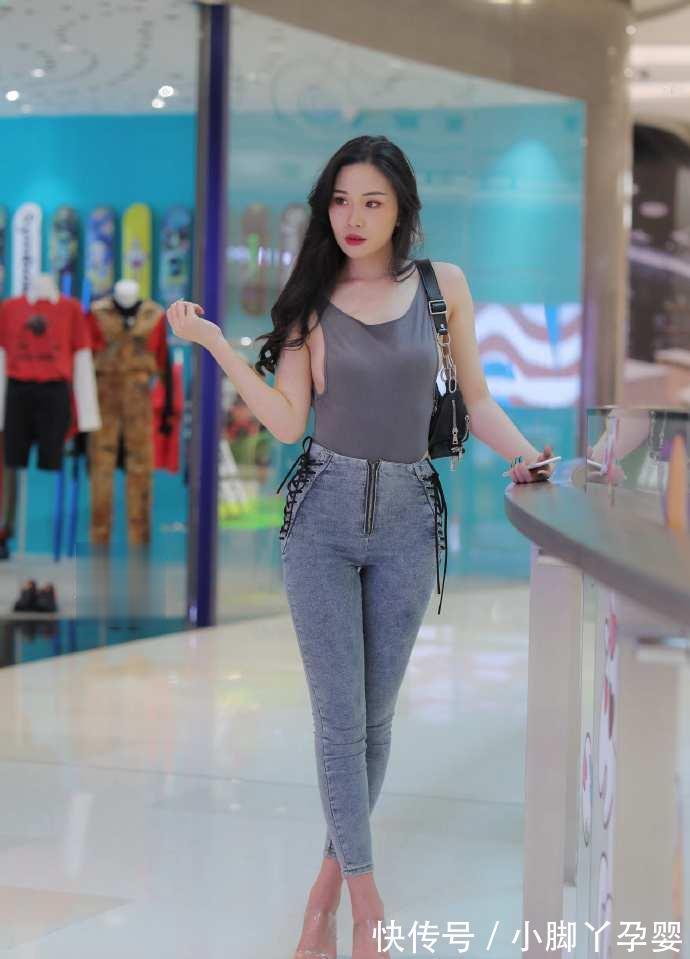 v领|美女裤子太普通,全靠上衣来“撑场面”了