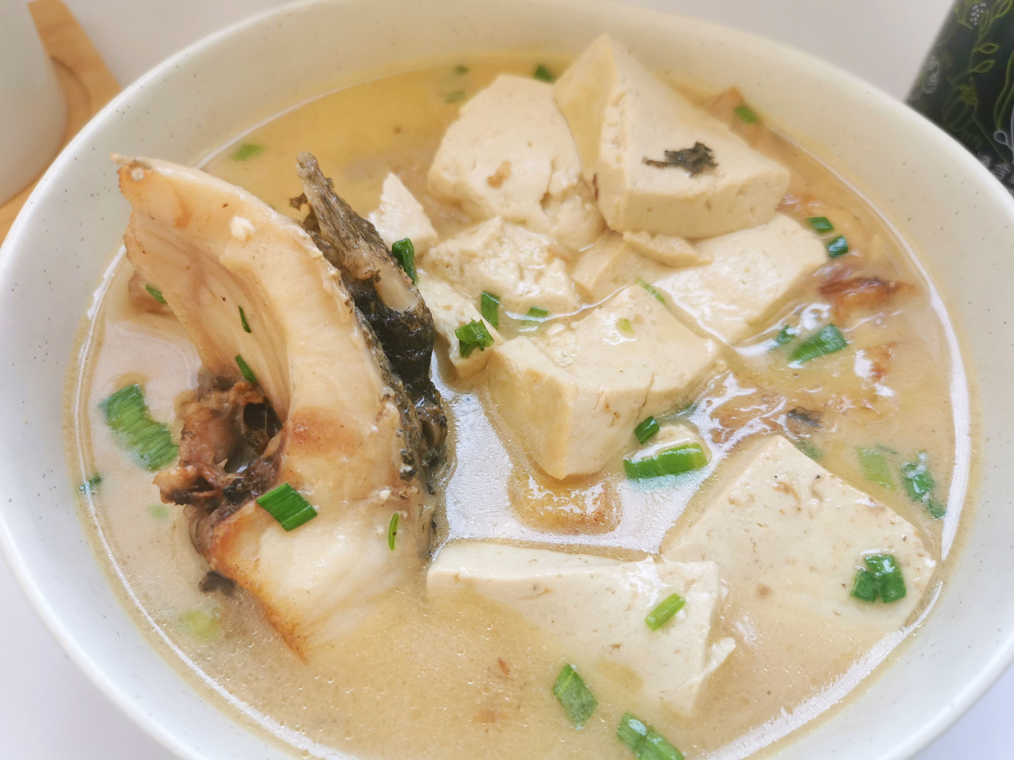 炖鱼头豆腐汤|鱼头汤很多人做错了,难怪不好喝,分享3个要点,汤汁奶白无腥味