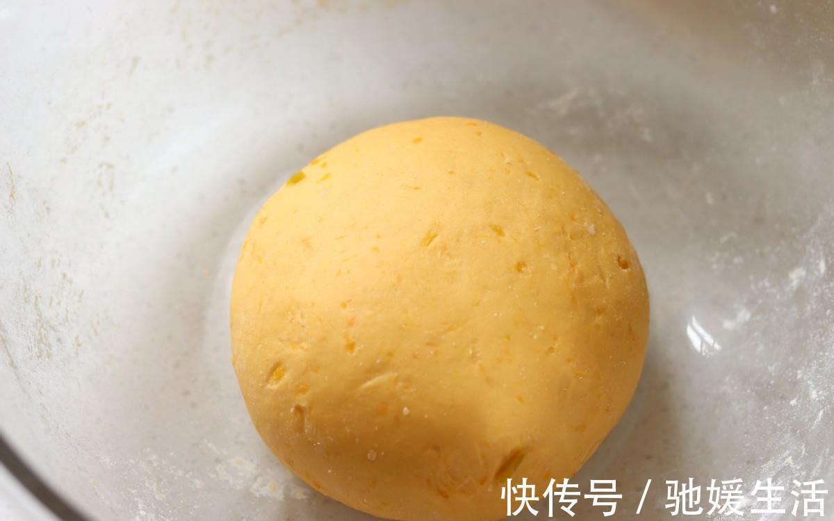 南瓜块|自制奶香南瓜小馒头，不用烤箱，制作简单，一个平底锅就能搞定