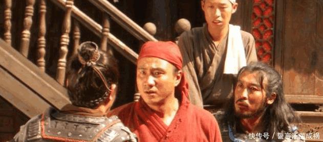 反倒|被老妇人拦轿大骂,身为皇帝不怒反倒让老妇人坐轿,赐一座府邸!